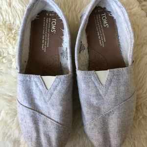 TOMS gray with fleece lining